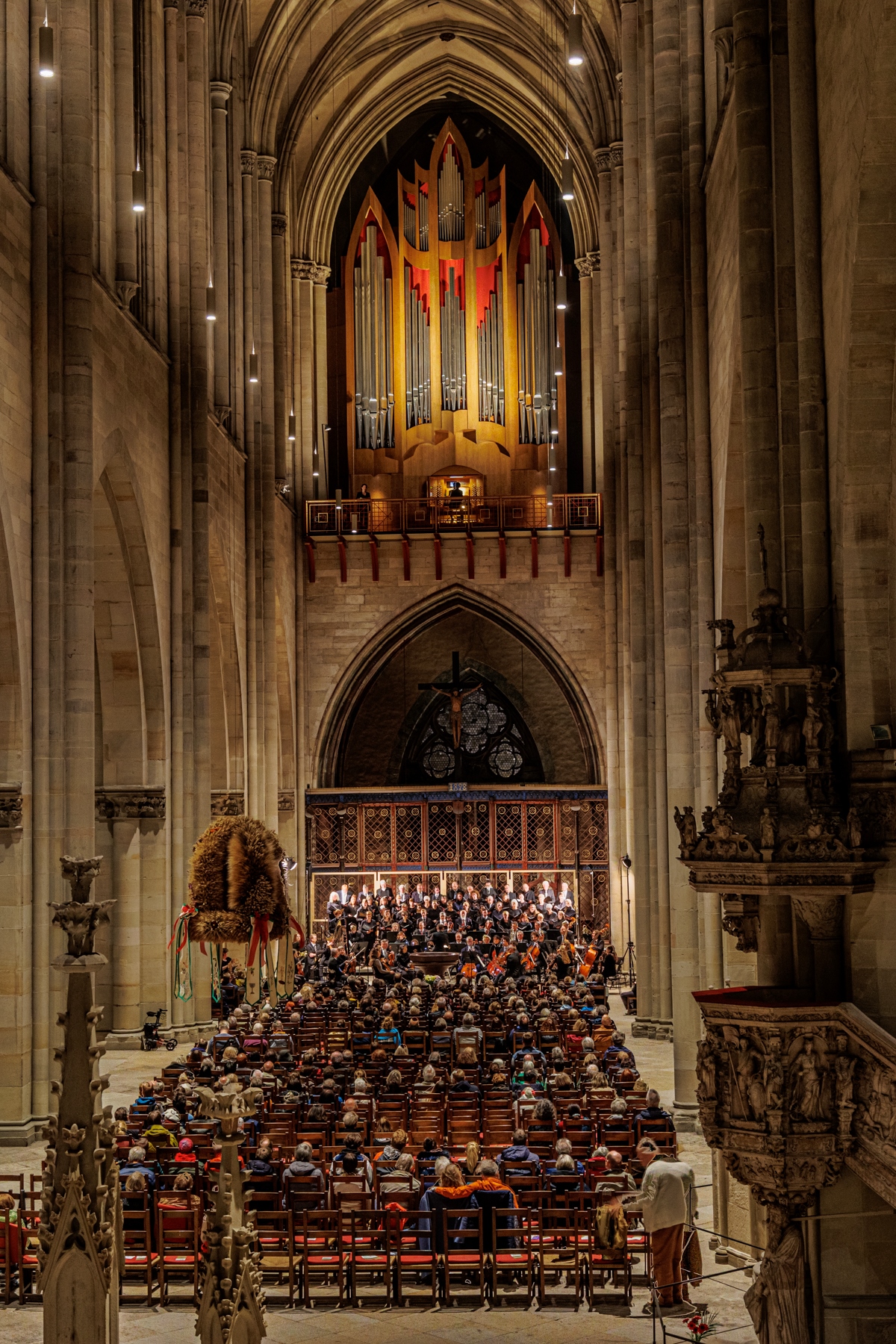 2024-10 Faure Requiem Blick Ernstgitter Hochformat20241005-_E1_7057-HDR